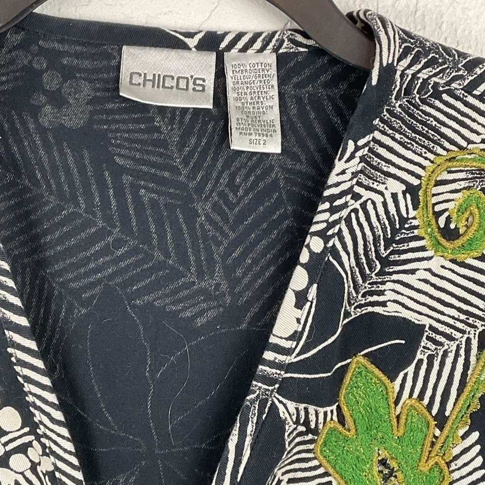 Chico’s Floral Embroidered Black White Vest Size 2 Medium - Picture 5 of 9